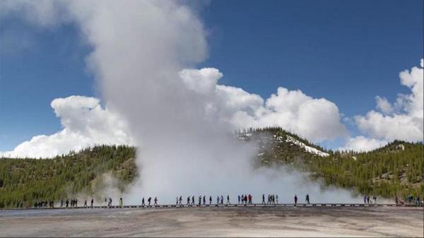 走出公园:研究计算了黄石公园旅游业的总碳影响